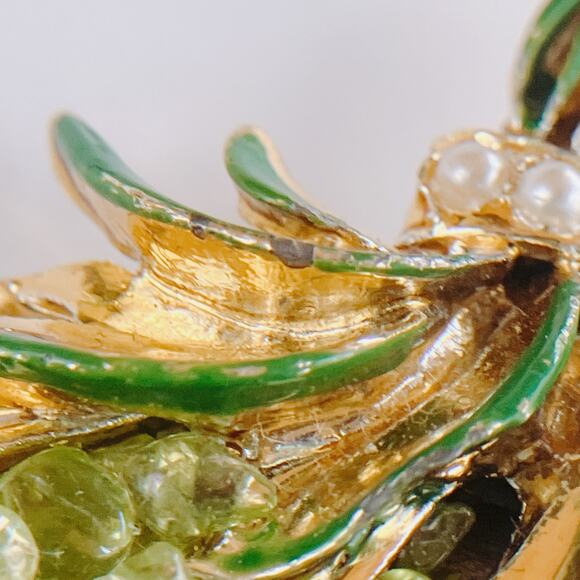 Vintage Mid Century Tropical Brooch Green Glass Nugget Enamel Gold Tone Pin - Picture 6 of 10